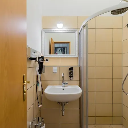 Arbio I Parlamento Near Schonhauser Allee 4* ברלין