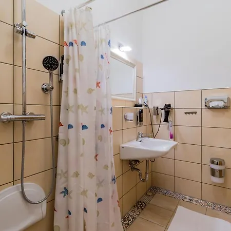 Arbio I Parlamento Near Schonhauser Allee ברלין