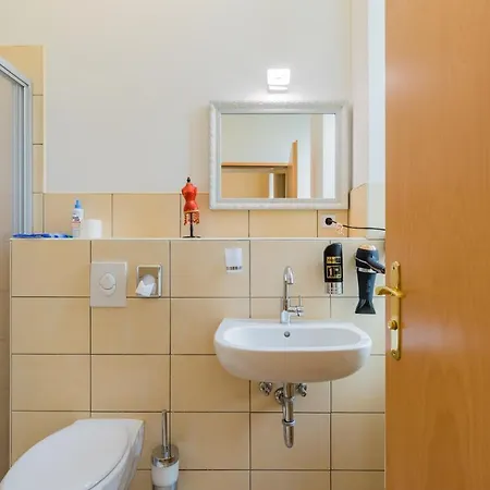 Arbio I Parlamento Near Schonhauser Allee 4* ברלין